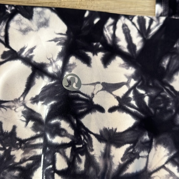 Lululemon leggings size 8 - Picture 3 of 7